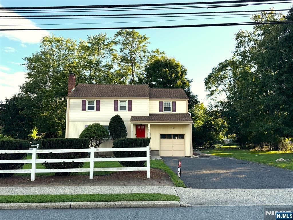 225 Hillside Avenue – photo 1 of 14