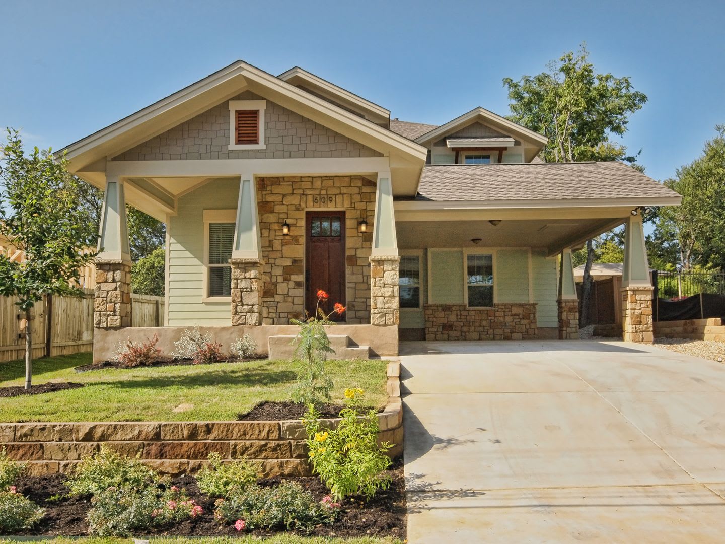 609 W 30th Street – photo 1
