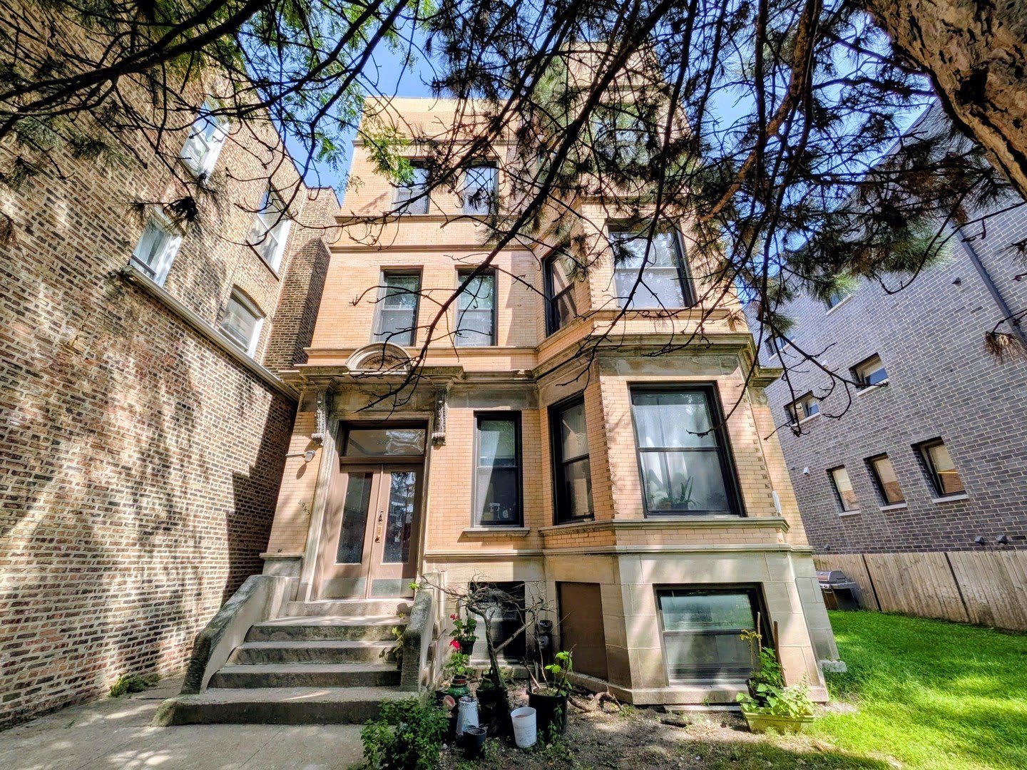 4943 N Winthrop Avenue – photo 1