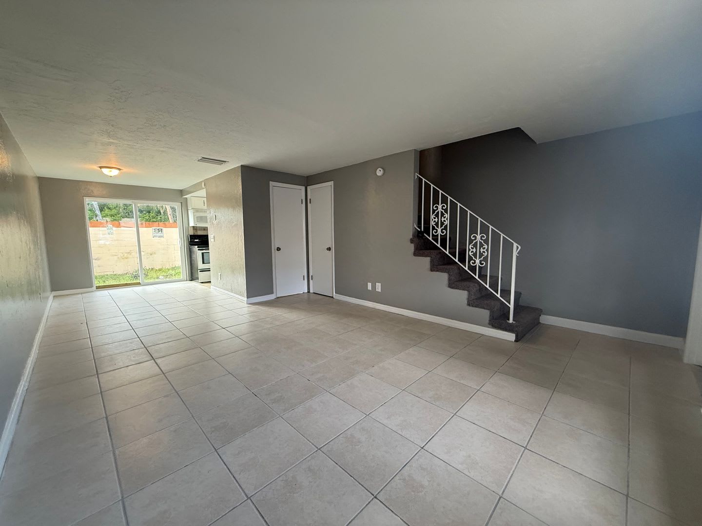 Beautiful 2 Bed 1.5 Bath Townhome AVAILABLE IMMEDIATELY!
