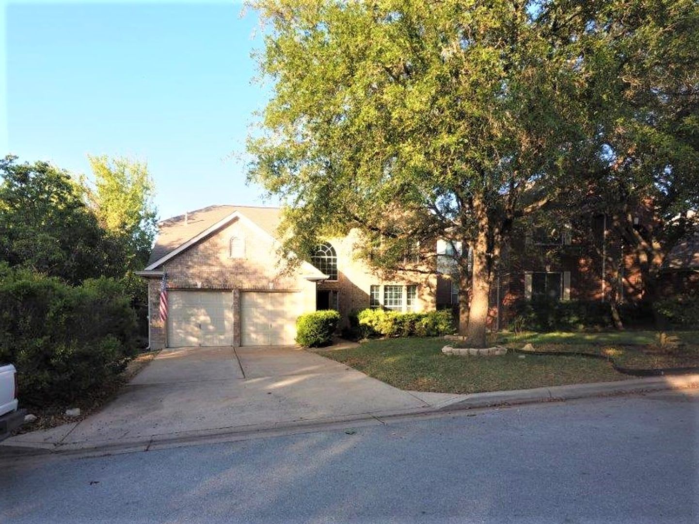 Desirable 4 bedroom home in BEAUTIFUL Steiner Ranch! – photo 1