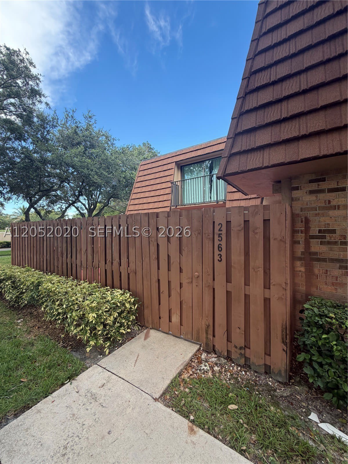 2563 CAMELOT – photo 1 of 10