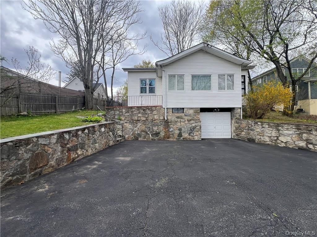 3180 Lincoln Drive – photo 1 of 13