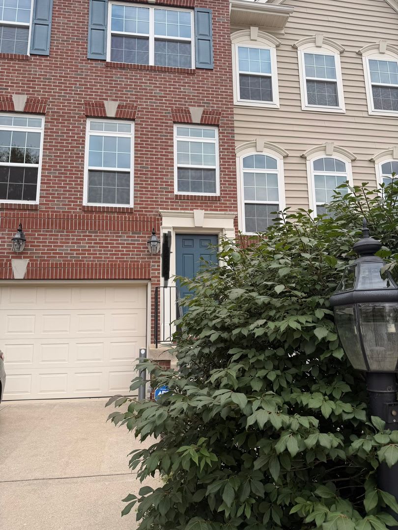 Mockingbird Cr Townhouse Available!!! – photo 1 of 36