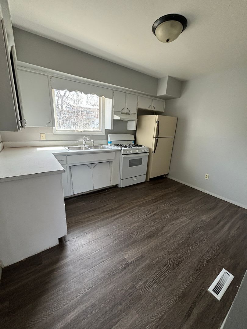 821 W 8Th – photo 1 of 99