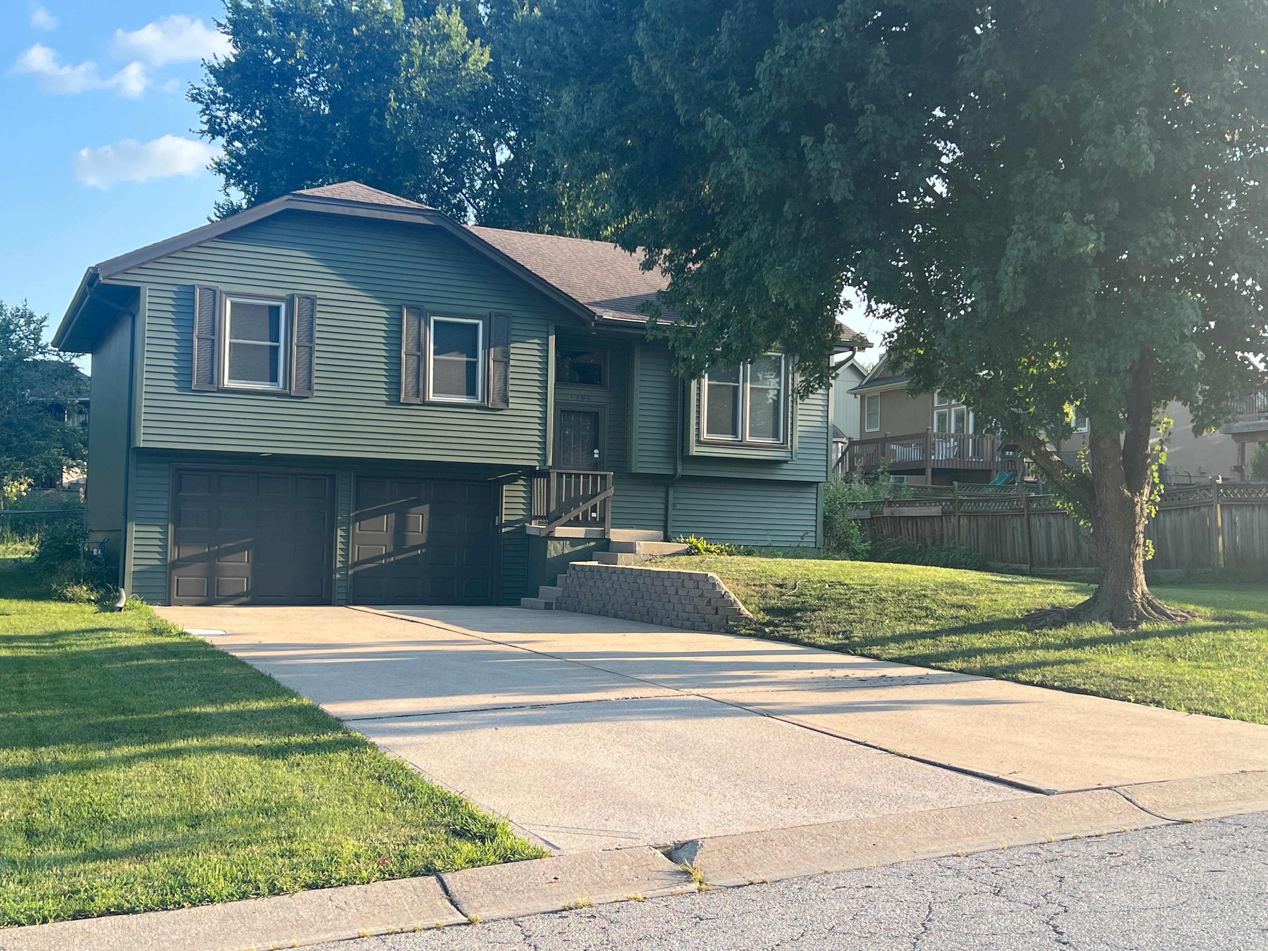 1701 Ne Patterson Dr – photo 1