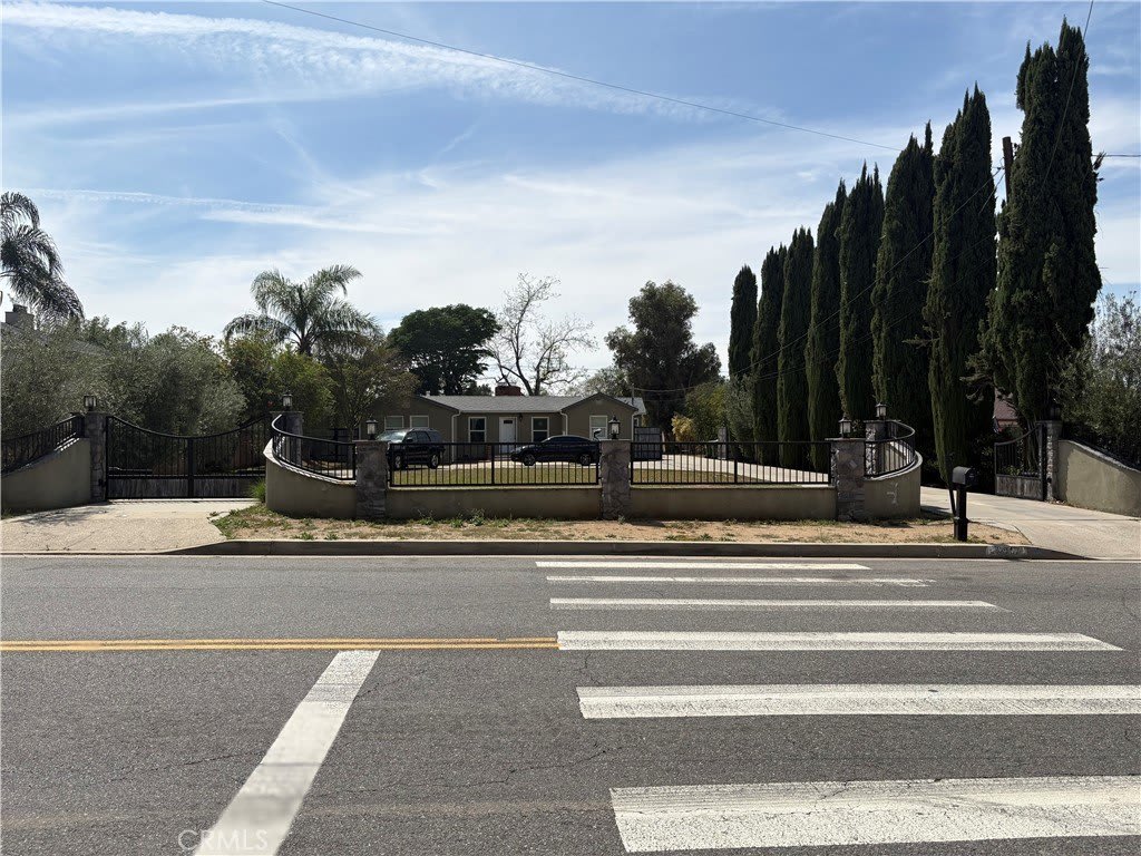 12917 Gladstone – photo 1