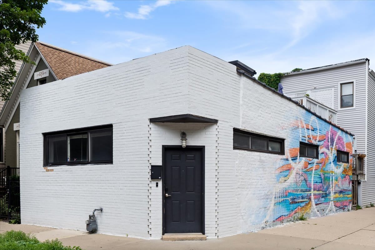 1861 N HOYNE Avenue – photo 1