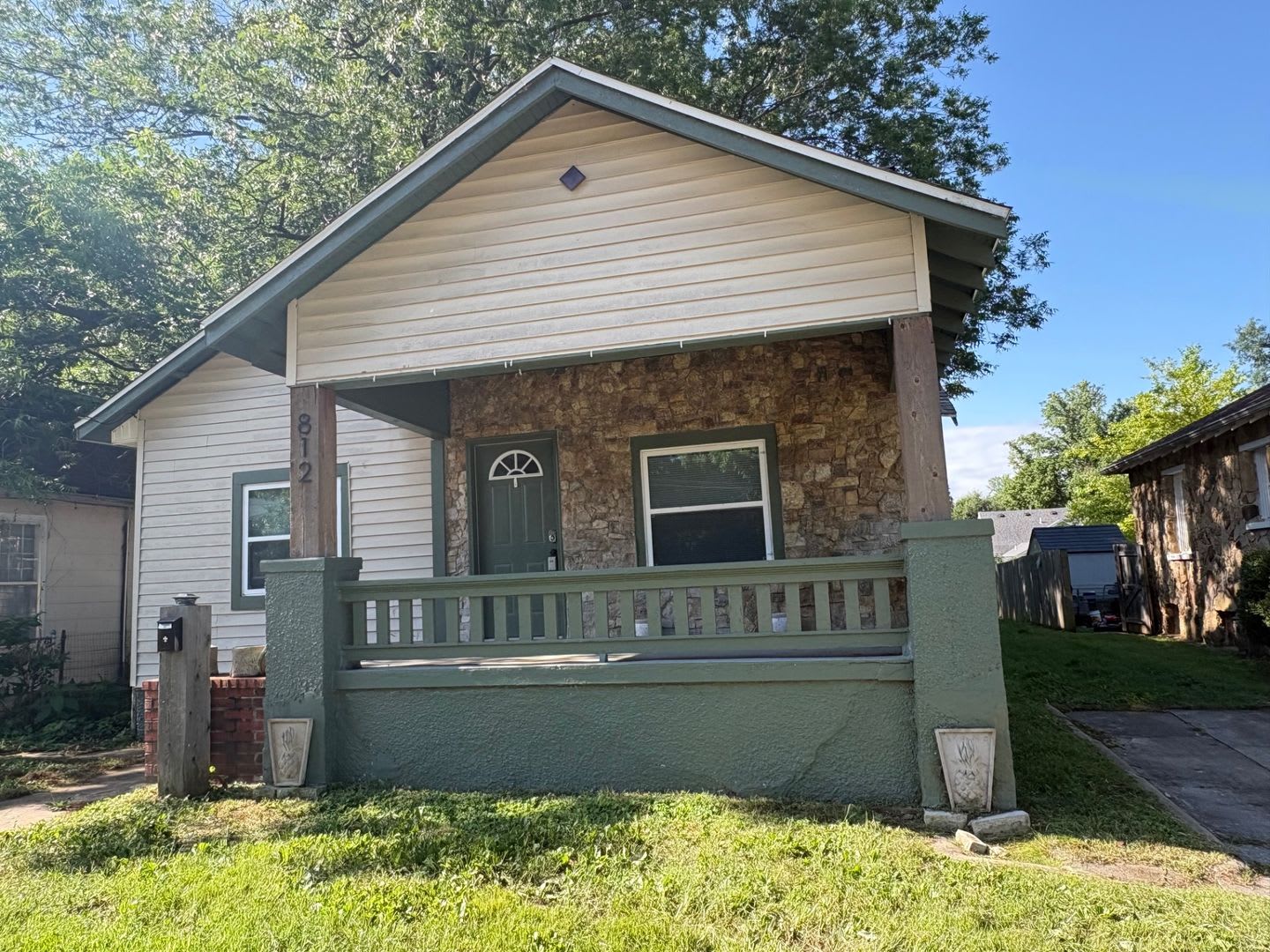 Charm, location and a great price! Do not pass this up – photo 1