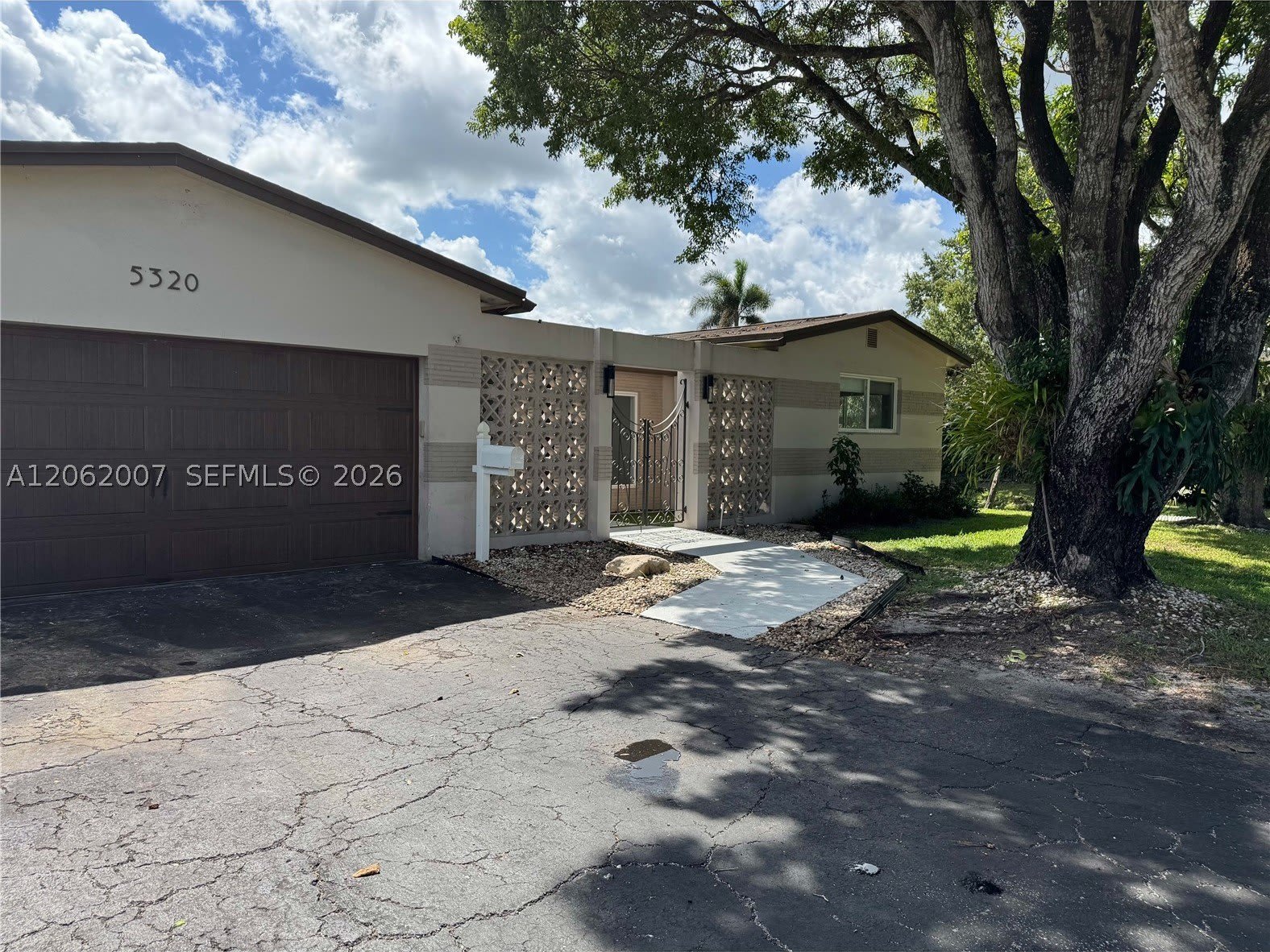 5320 SW 89th Ave – photo 1