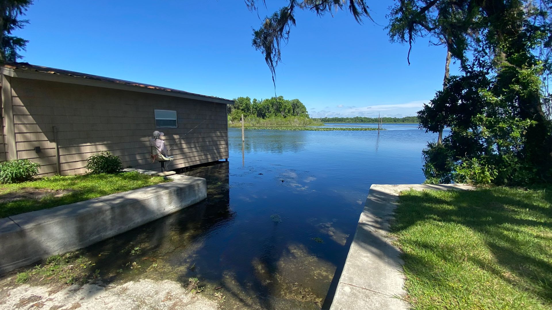 Lake Rousseau Fishing Paradise: The Ultimate Turnkey Retreat – photo 1