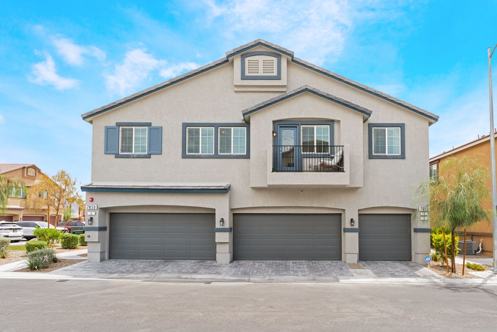 2-Bed, 2-Bath w/ 1-Car Garage – photo 1