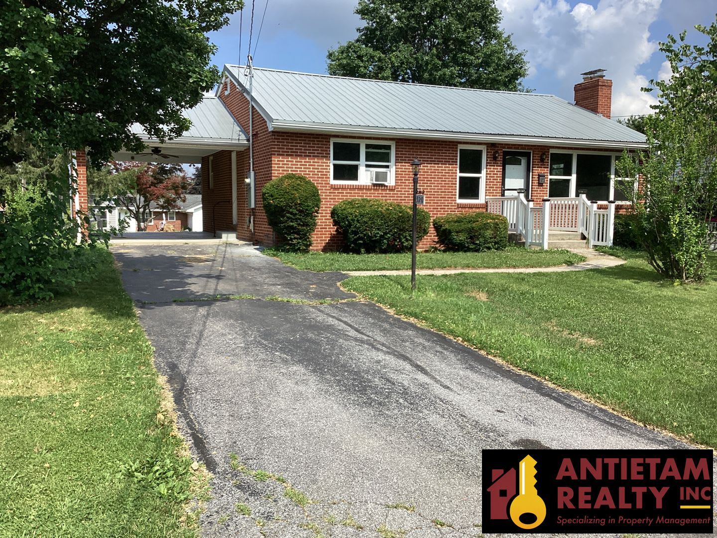 House 320 Landis Ave – photo 1 of 24