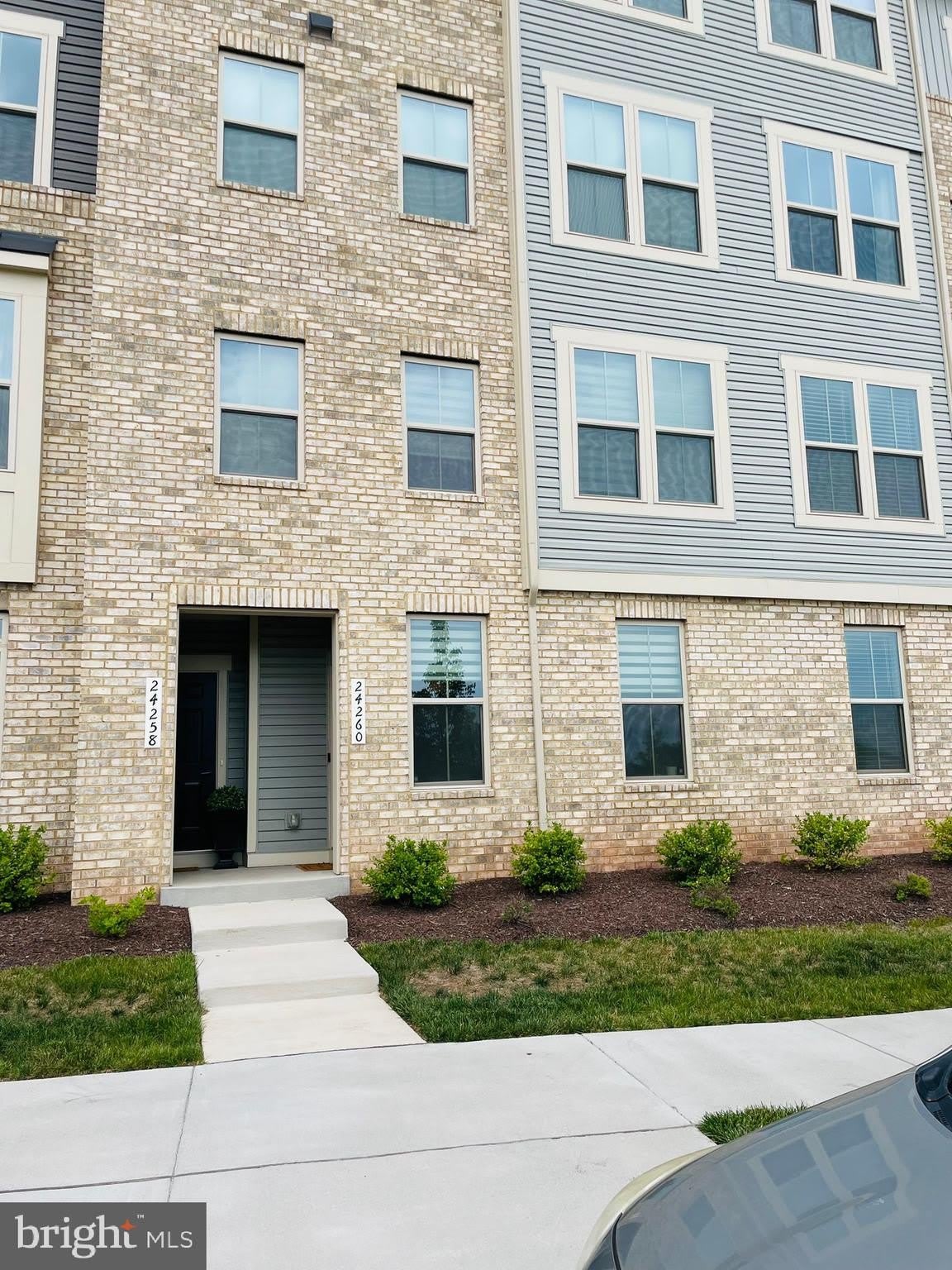 24260 THURSO Square – photo 1 of 16