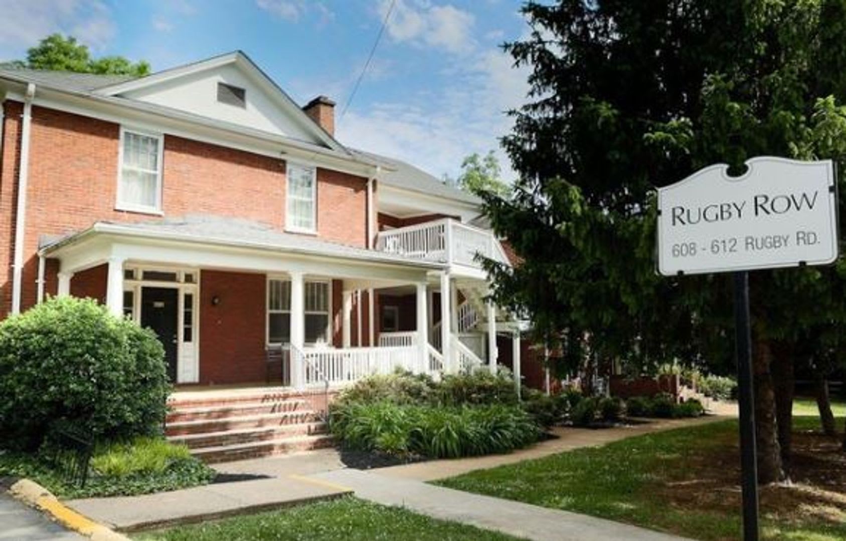 Spacious UVA Area Apartment 610 Rugby Rd Apt C / 3 Bdrm / 3 Bath – photo 1