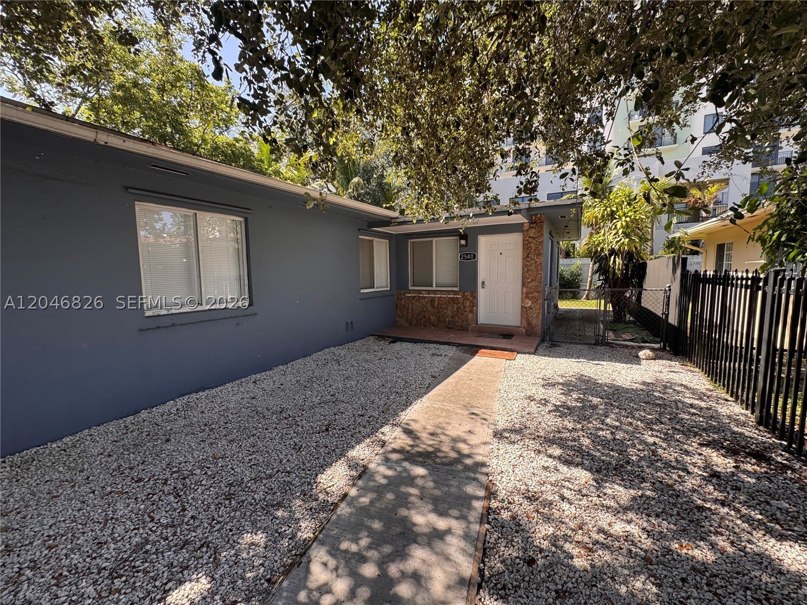 2540 NE 181st St – photo 1