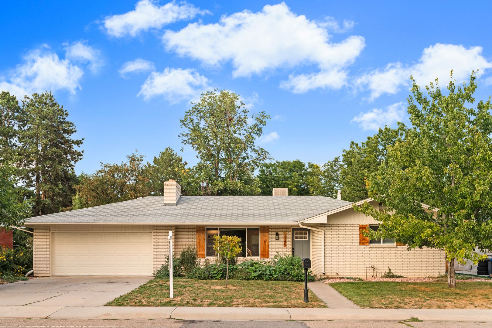 Charming and Renovated 4 Bedroom 2 Bathroom Home with Large Fenced Yard – photo 1