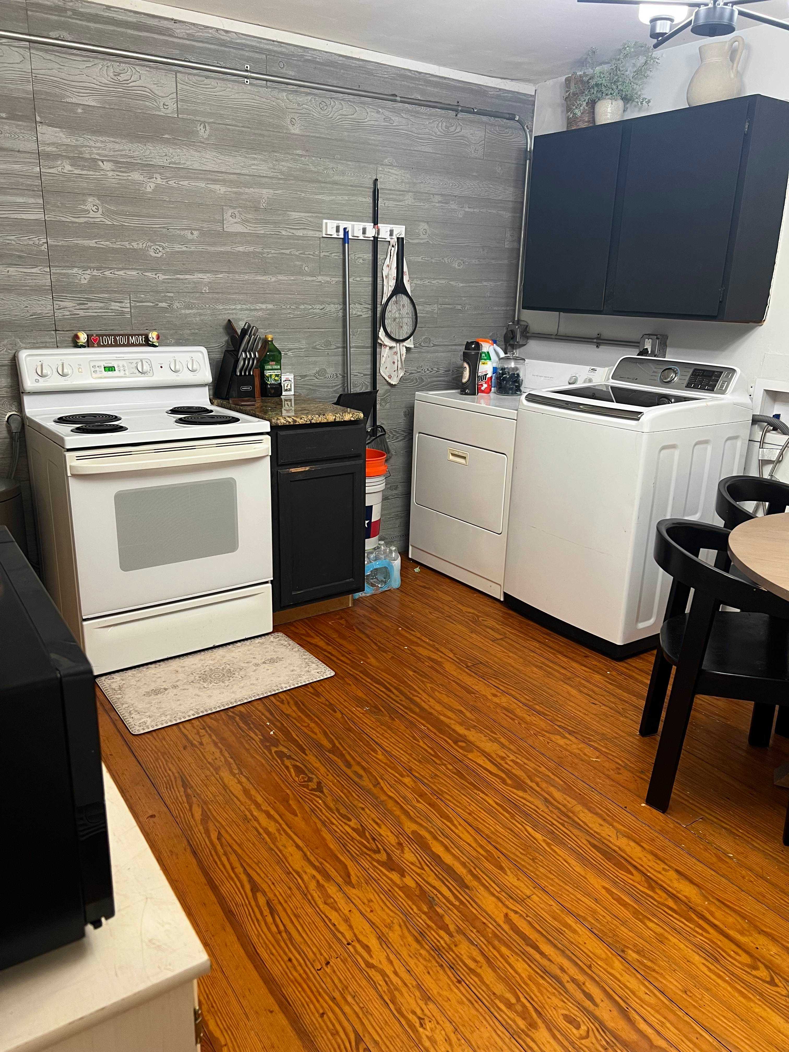 200 S Hughes St – photo 1 of 6