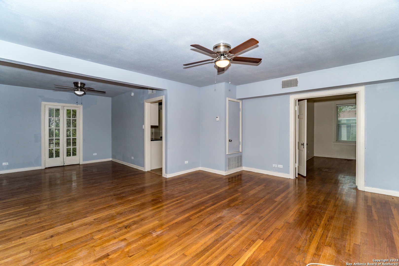 254 CLOVERLEAF AVE 2 – photo 1 of 23