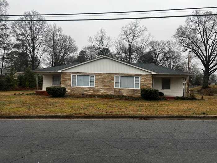 1414 Kingsley Drive – photo 1 of 12