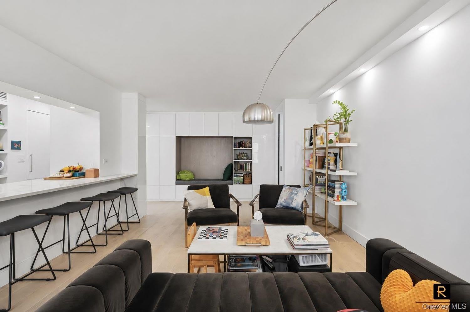 340 E 64th Street – photo 1