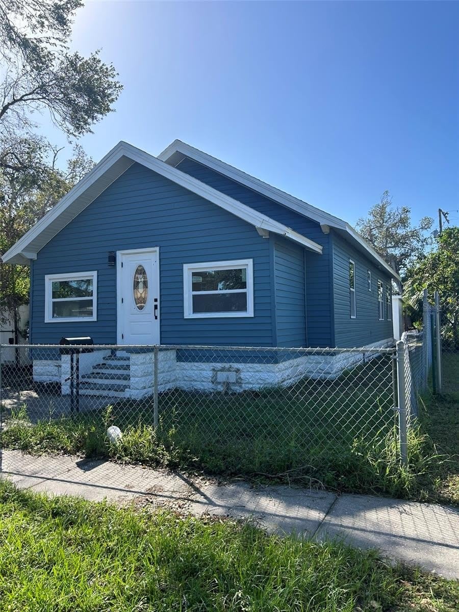1218 13TH Avenue S – photo 1 of 18