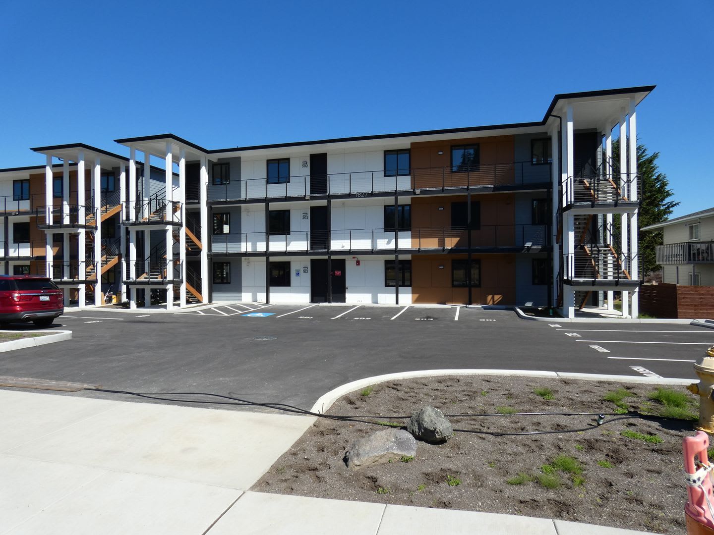 1827mel -Hines/Cortani – photo 1 of 55