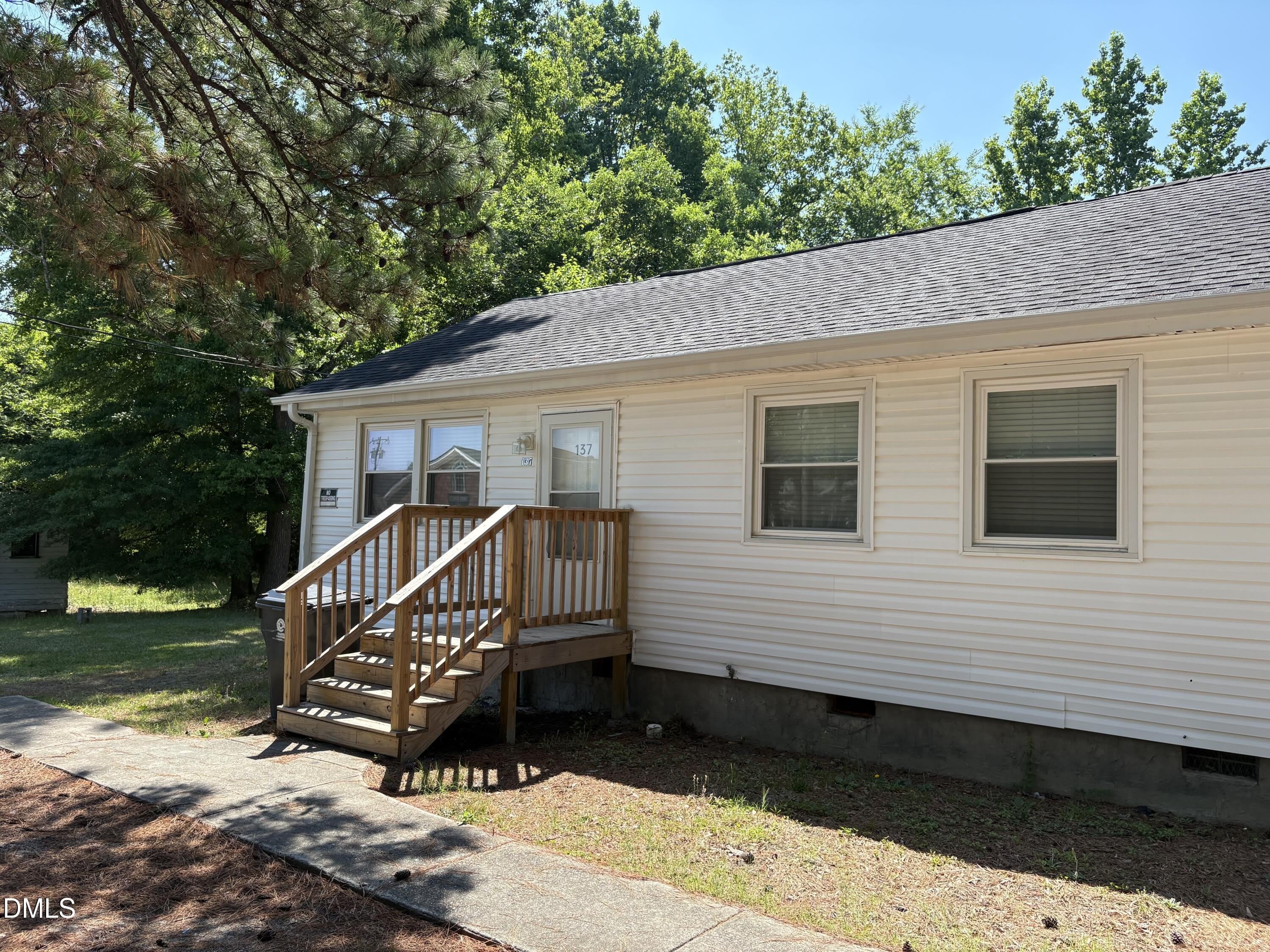 137 W Barbee Street – photo 1 of 9