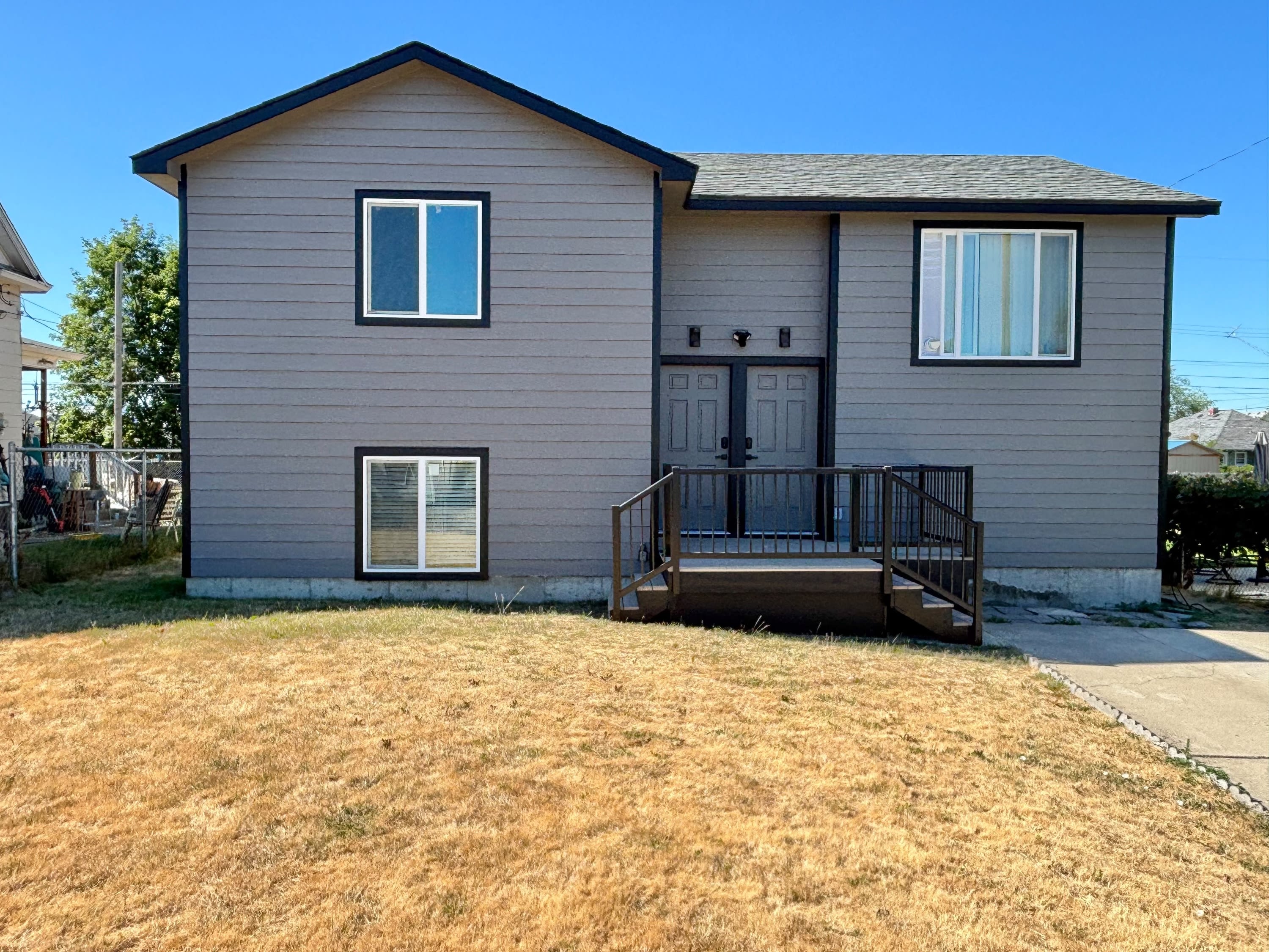 2406 East Empire Avenueunit B – photo 1 of 180