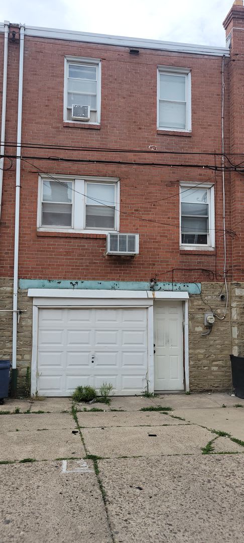 Large Home – photo 1