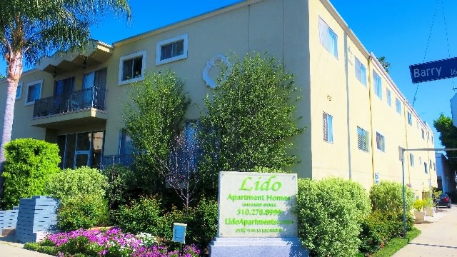 1640 Barry Avenue – photo 1