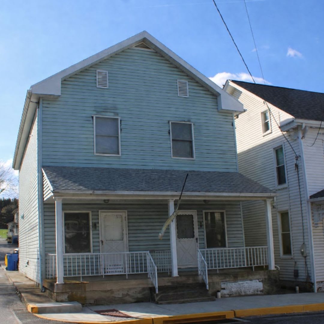Recently Renovated 2 Bedroom Duplex – photo 1 of 7