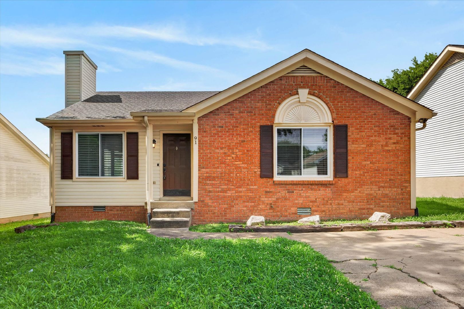 Pet Friendly Three Bedroom – photo 1 of 211