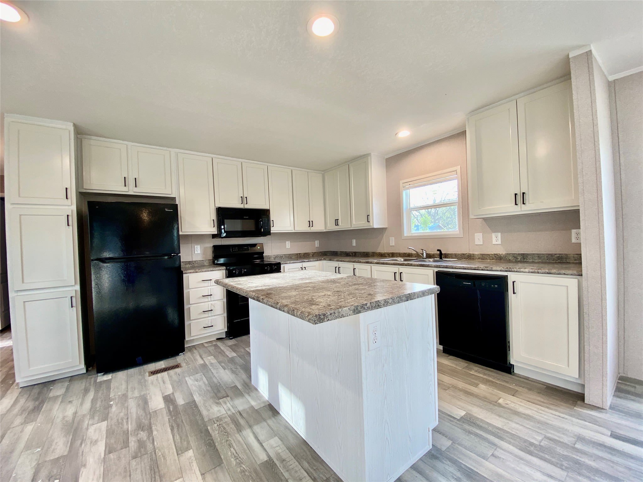 903 Sw 24Th Street – photo 1 of 20