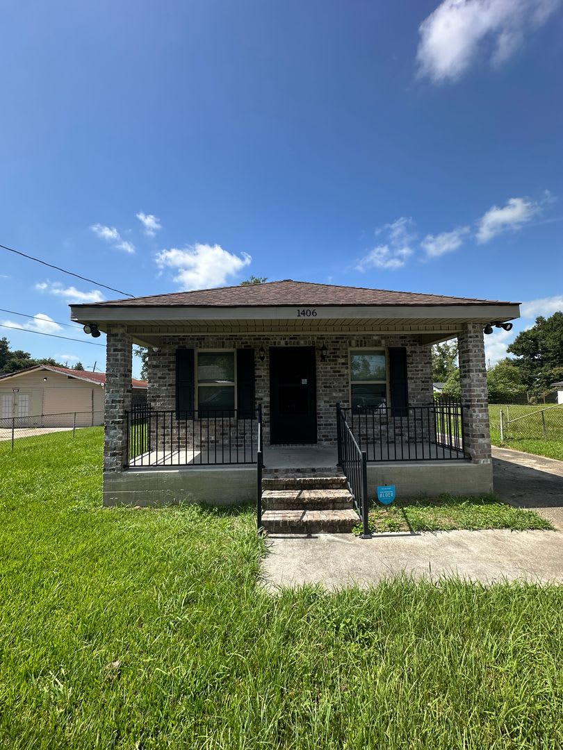 Like New 3 Bedroom 2 Bathroom Home – photo 1 of 158