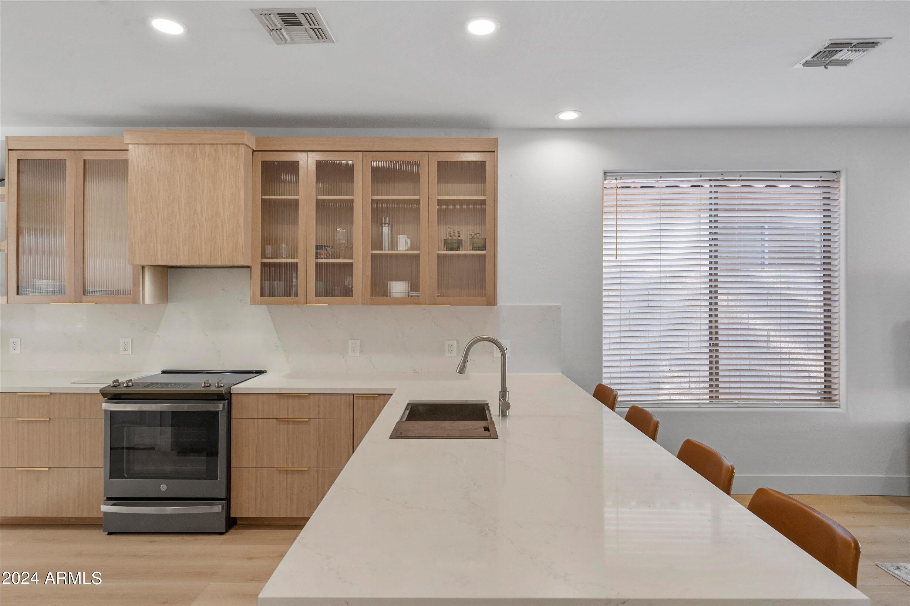 1084 E SUSAN Lane – photo 1