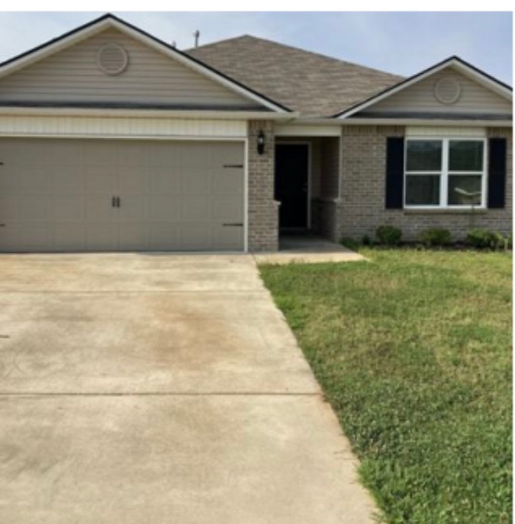 Beautiful 3 bedroom 2 bath home with views! – photo 1 of 5