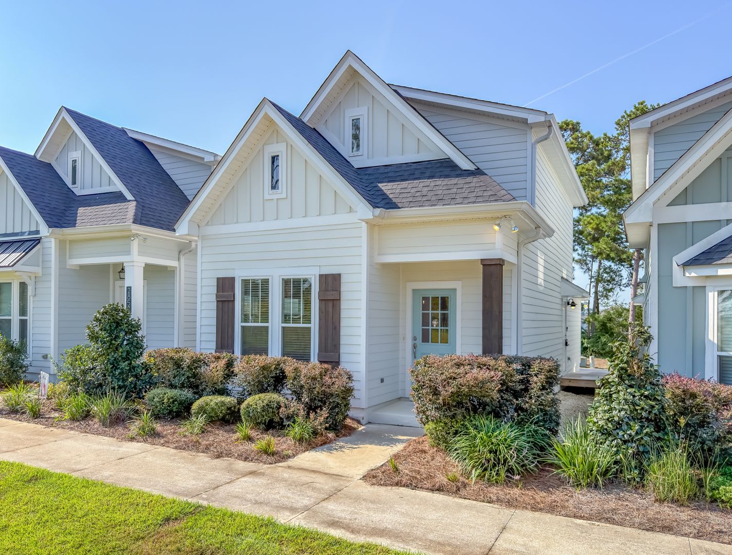 Canopy Modern Ne 3 2 5 W Stainless Steel Appliances Granite Counters Resort Style Amenities 2075 Month Avail Now – photo 1