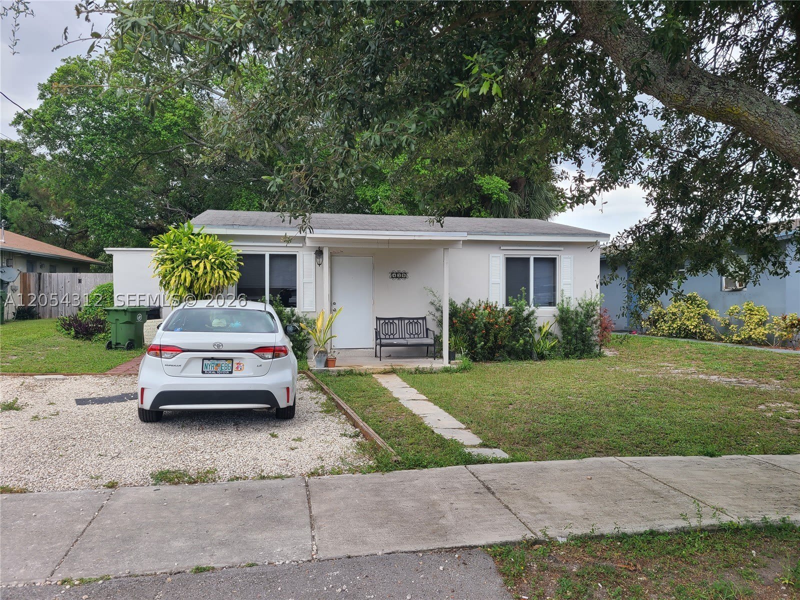 428 NW 21st Ter – photo 1 of 9