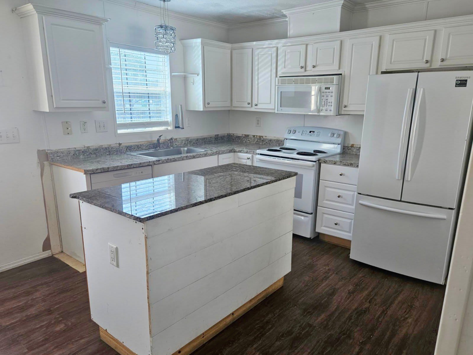 5917 14th St. W – photo 1 of 9
