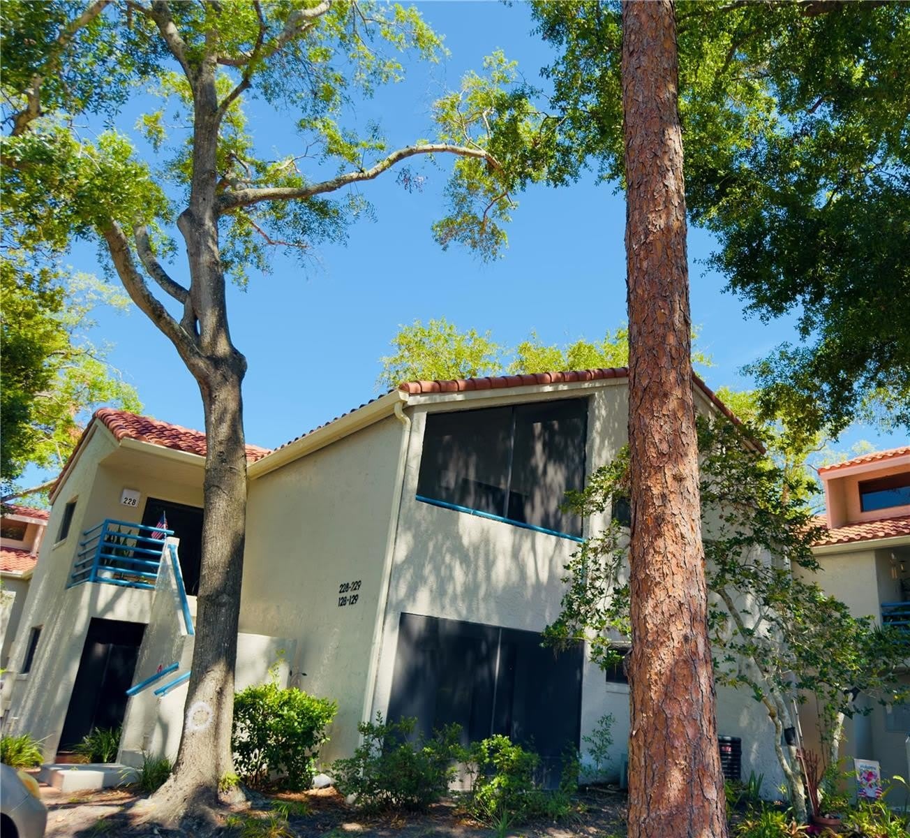 1000 WINDERLEY Place – photo 1 of 27