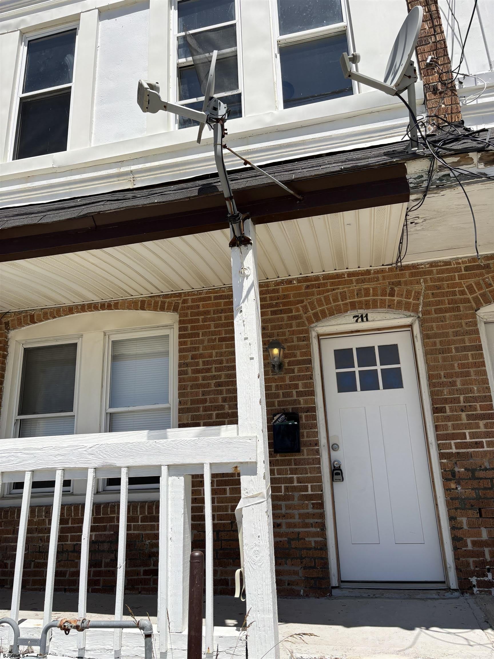 711 Harris – photo 1