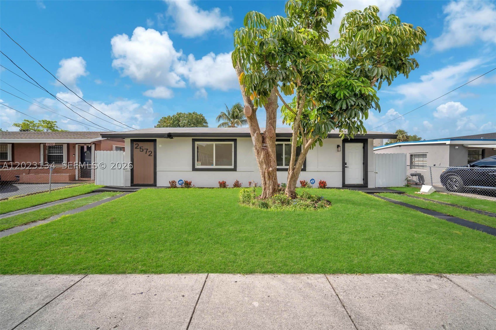 2572 NW 20th St – photo 1 of 36