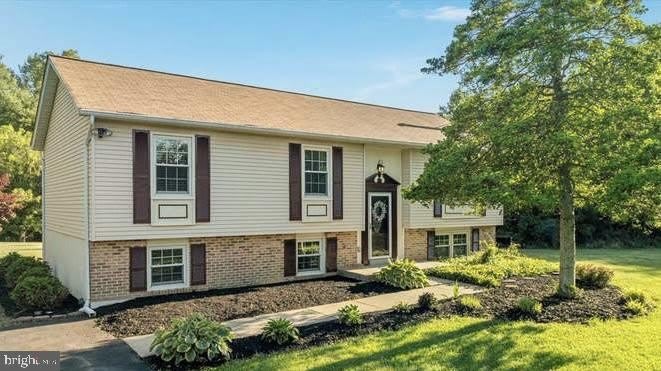 8201 MORNINGSIDE Drive – photo 1 of 33