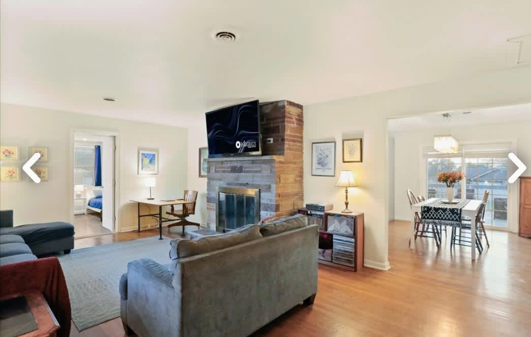 13715 Dixie Drive – photo 1 of 10