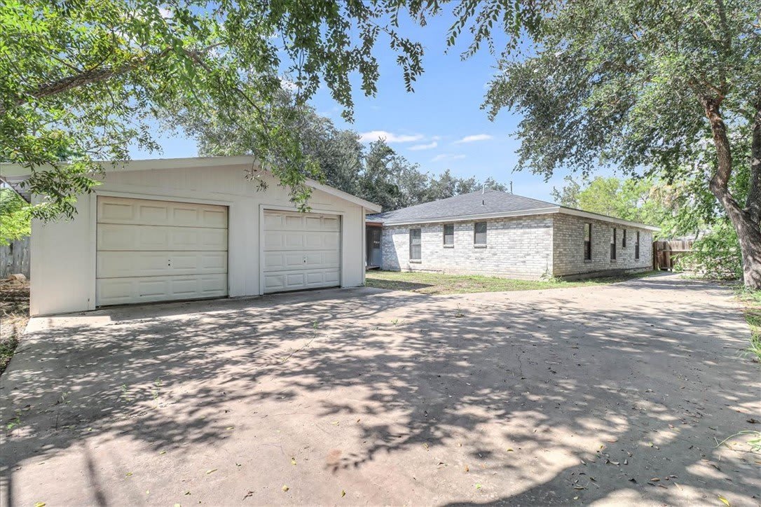 2111 E Lott Avenue – photo 1 of 57