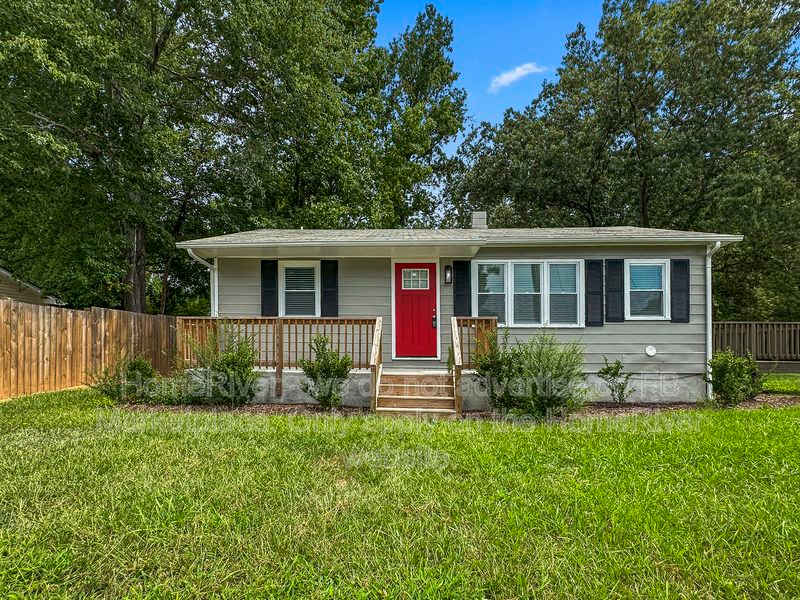 5033 Sunset Lake Rd – photo 1 of 21