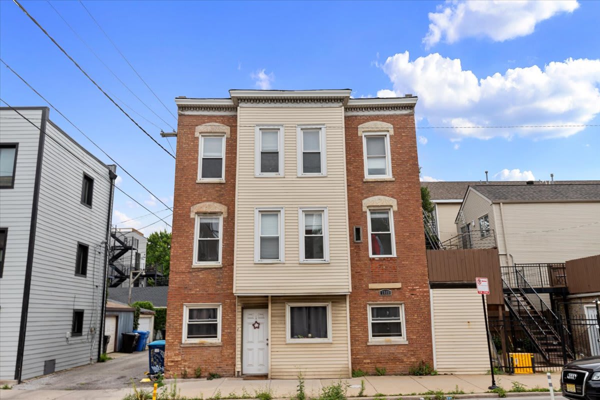 2350 West Augusta Boulevard – photo 1