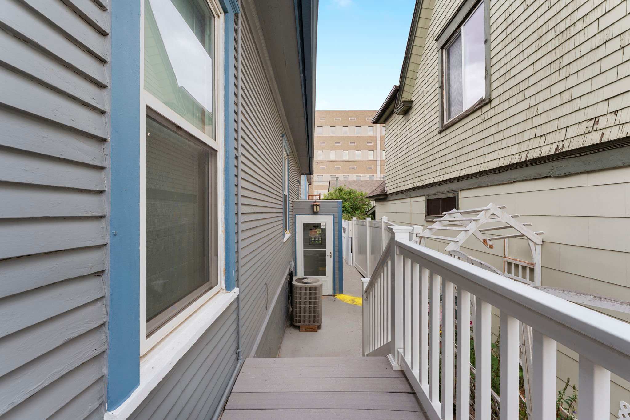 200 East 25th Street – photo 1
