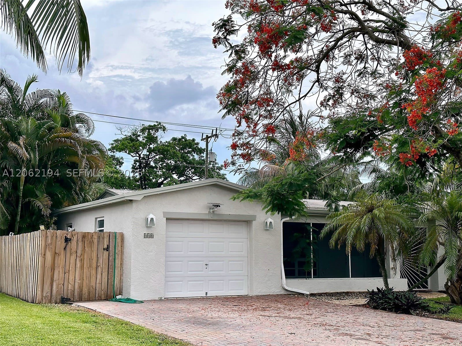 810 NW 8th Ave – photo 1